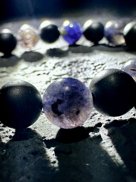 Bransoletka iolitu i turmalinem