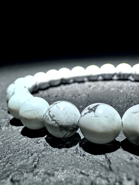 Bransoletka z howlitu białego